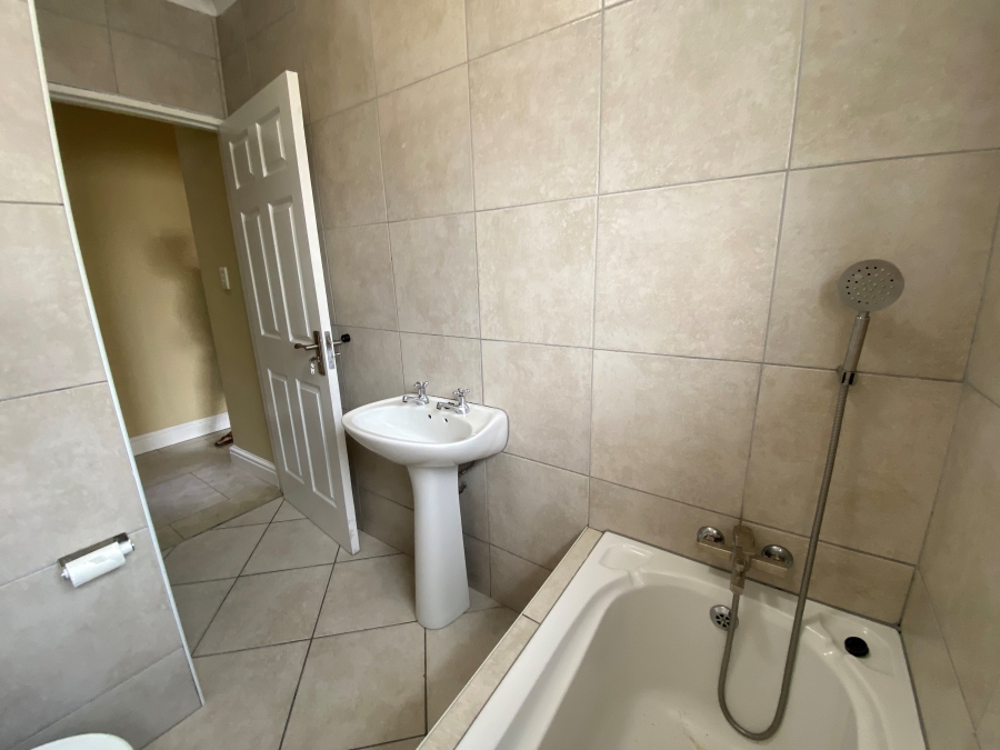 To Let 3 Bedroom Property for Rent in Brandwood Western Cape